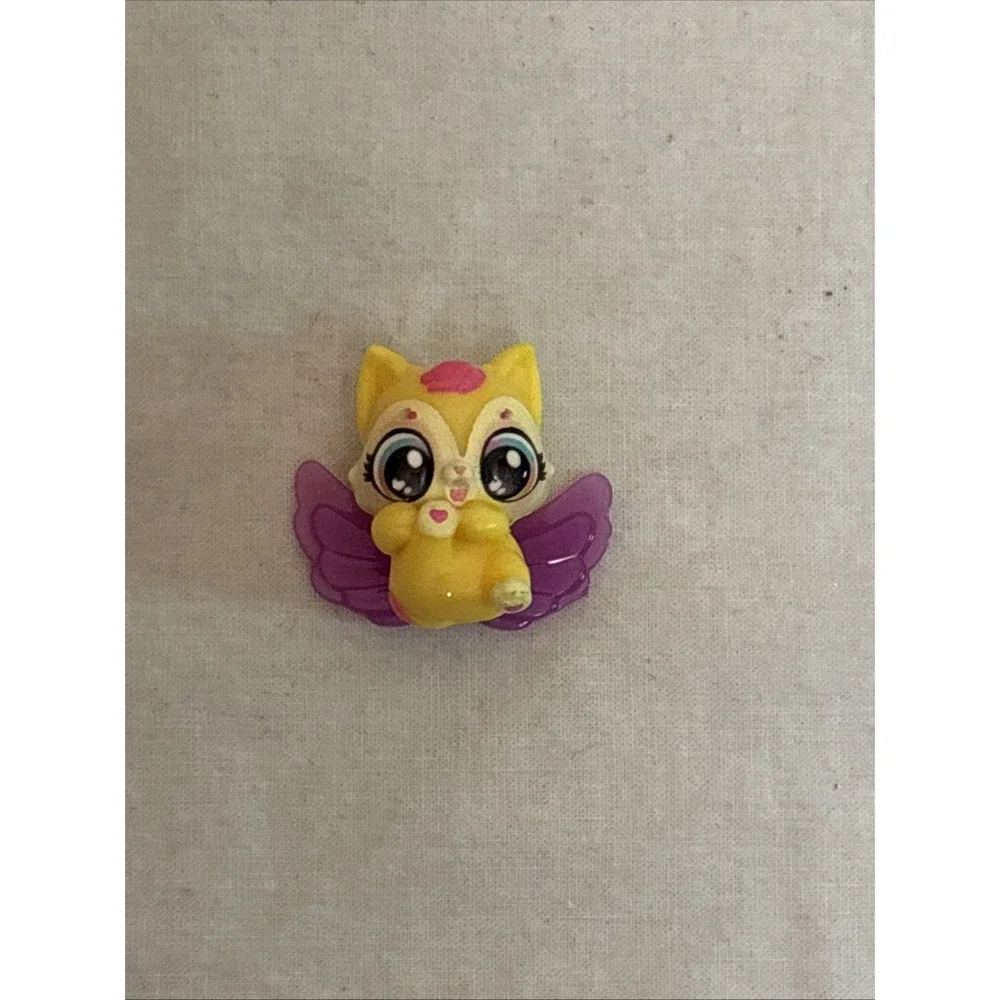 Hatchimals CollEGGtibles Lot of 3 Mini Action Figures Yellow Pink Multi